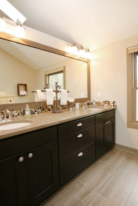 java vanity with stone backsplash