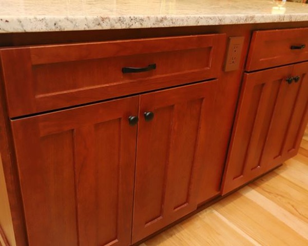 Thompson-Remodeling-Classic-Two-Tone-Kitchen-Remodel14.jpg