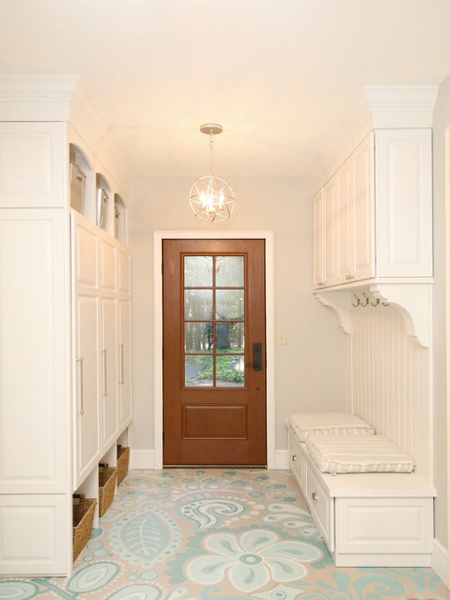 Thompson-remodeling-family-mudroom-gold-award6.jpg