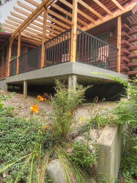 Thompson-remodeling-Log Cabin Deck with Pergola4.jpg
