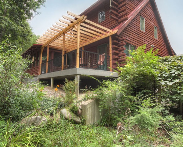 Thompson-remodeling-Log Cabin Deck with Pergola5.jpg