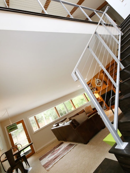 Thompson-remodeling-Modern-Stair-Rail11.jpg