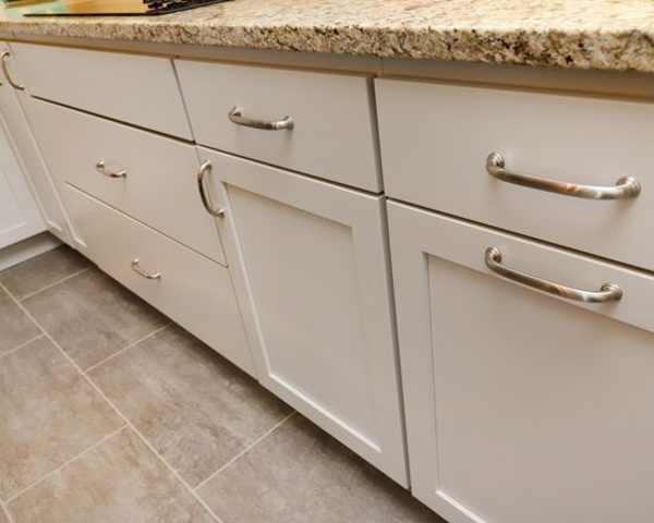 Thompson-Remodeling-two-tone-kitchen-upgrade3.jpg